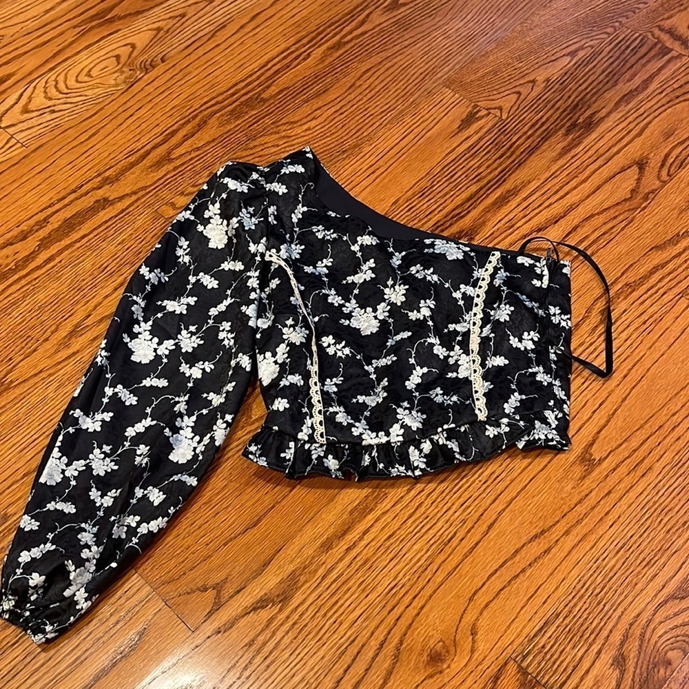 Shabby Chic Woman’s Floral One Shoulder Top Size XS